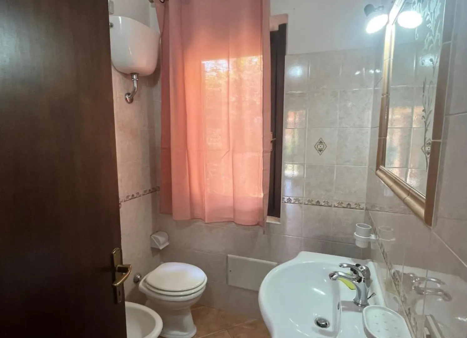 Villetta Ginestre Basse A Due Passi Dalla Spiaggia مونتي ناي 0*,  إيطاليا